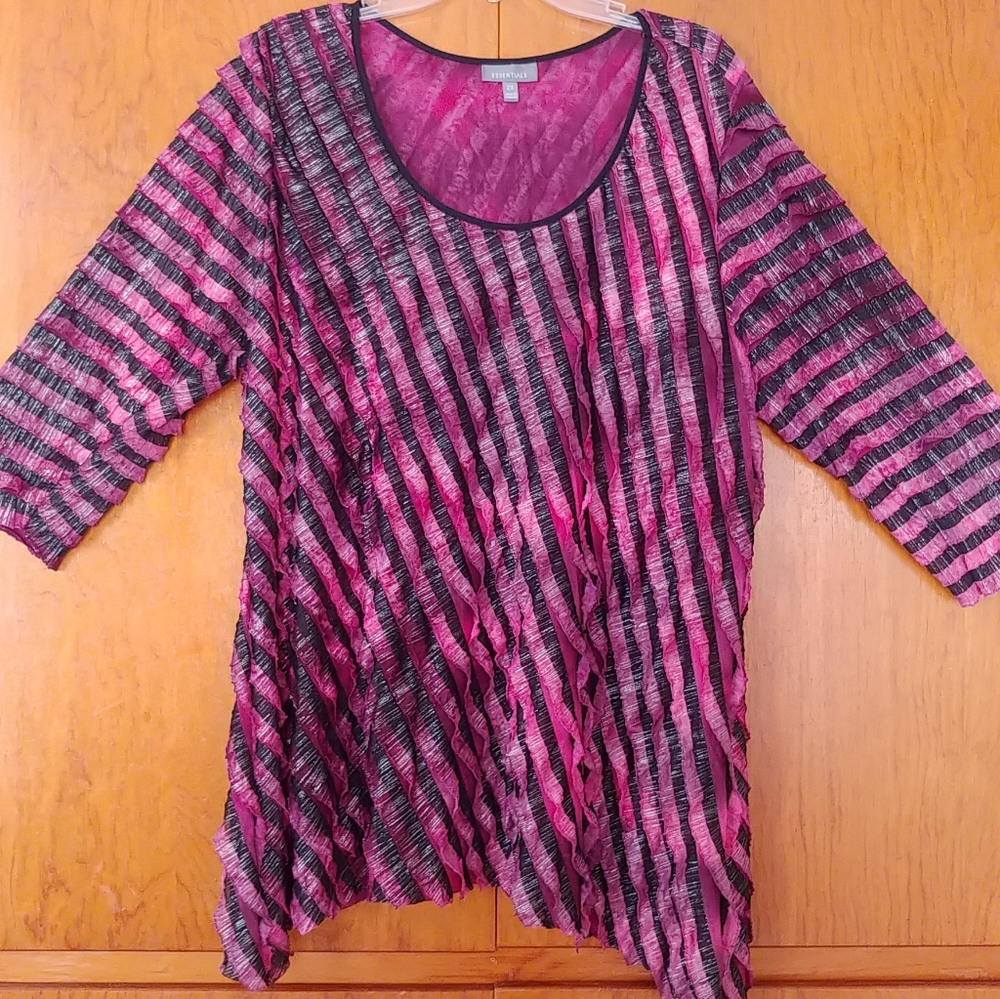 Shimmery flowy plus size top 3/4 sleeve